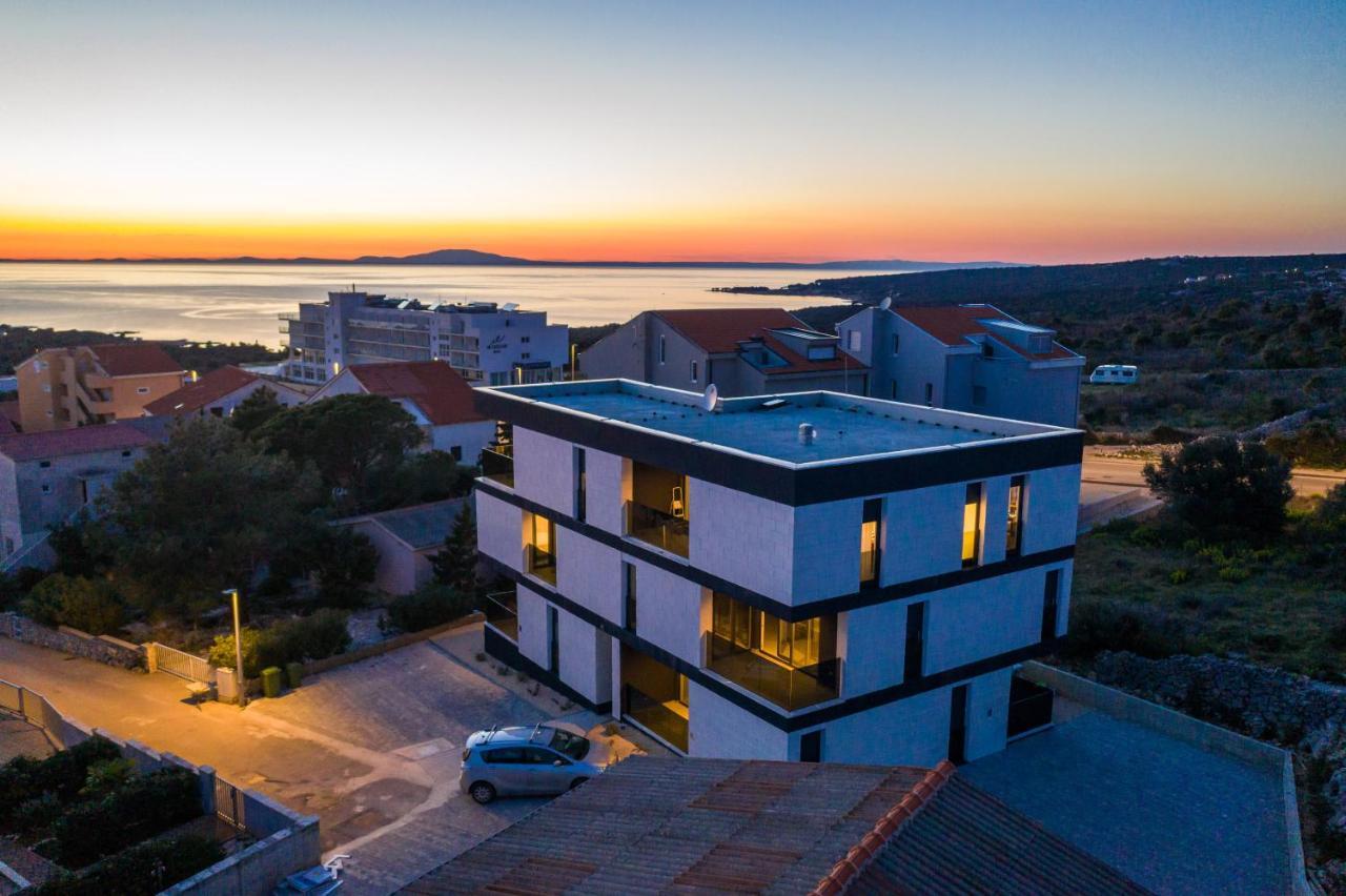 Isola Apartamento Novalja